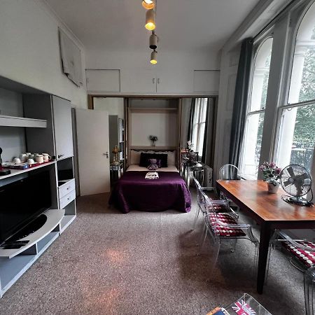 Hyde Park Studio Has Private Balcony With Tranquil Garden View Лондон Екстер'єр фото